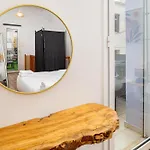 Sea & - Luxury Maisonette Steps From The With Private Terrace * خانيا